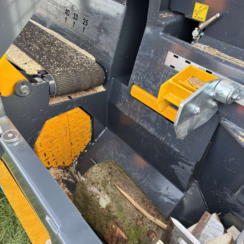 Uniforest Titan 36/12 save/kløveanlæg med rundsav - Image 2